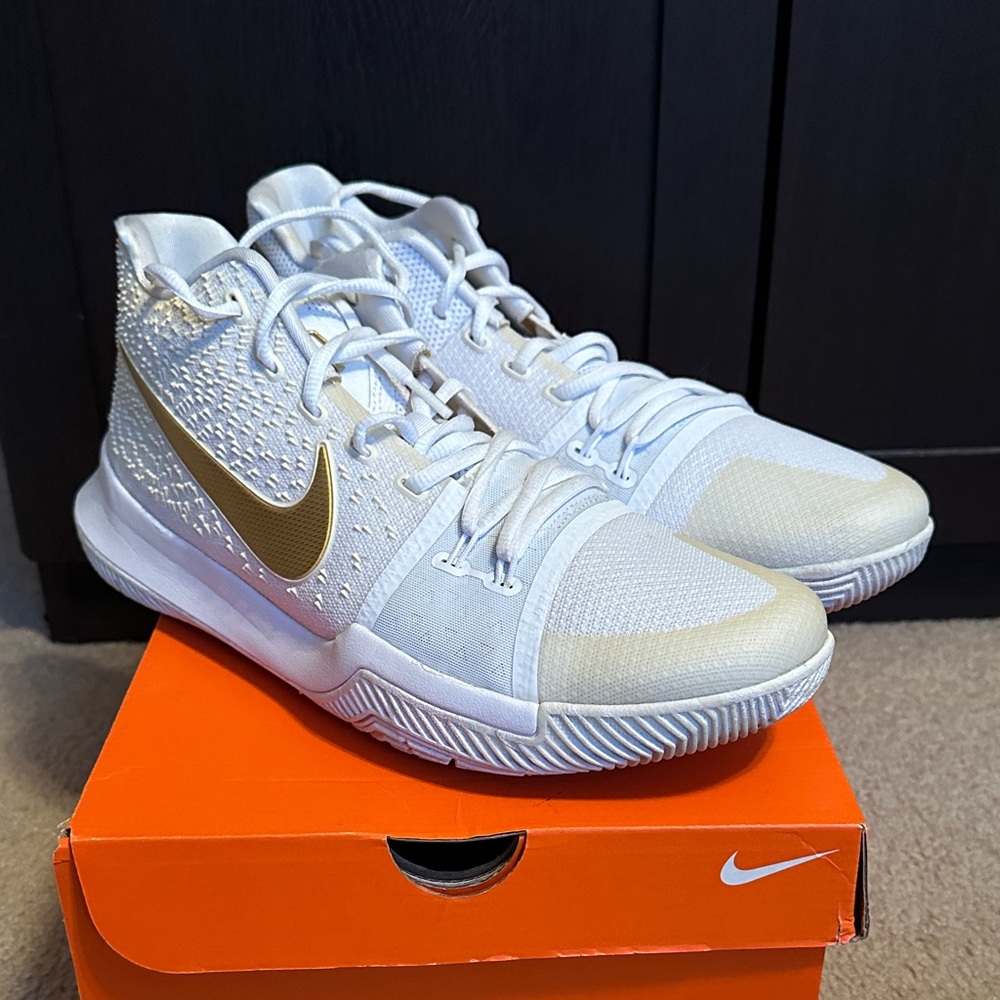 Men’s Nike Air Zoom Pegasus 36 White and Gold Sneakers Size 11